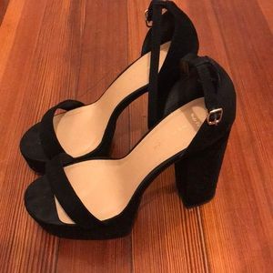 Lovely black Suede pumps from the UK